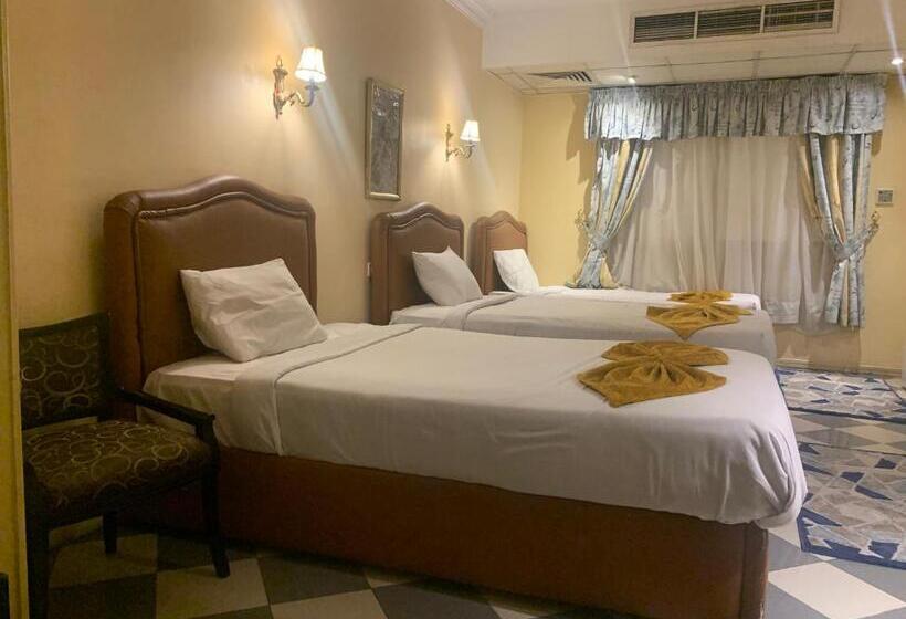 اتاق سوپریور سه تخته, Holidays Express