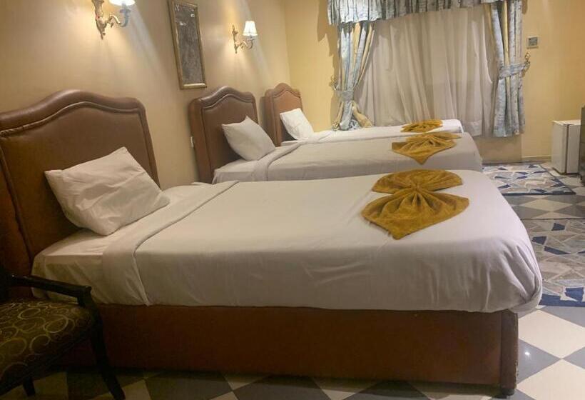 اتاق سوپریور سه تخته, Holidays Express