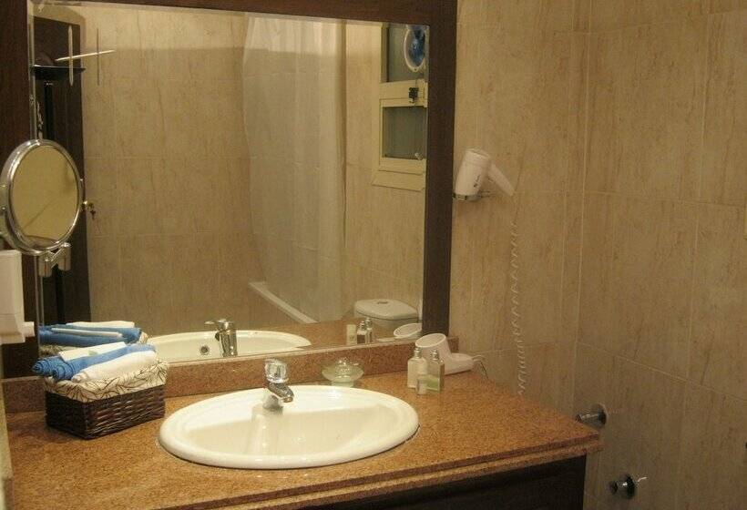 اتاق سوپریور سه تخته, Holidays Express
