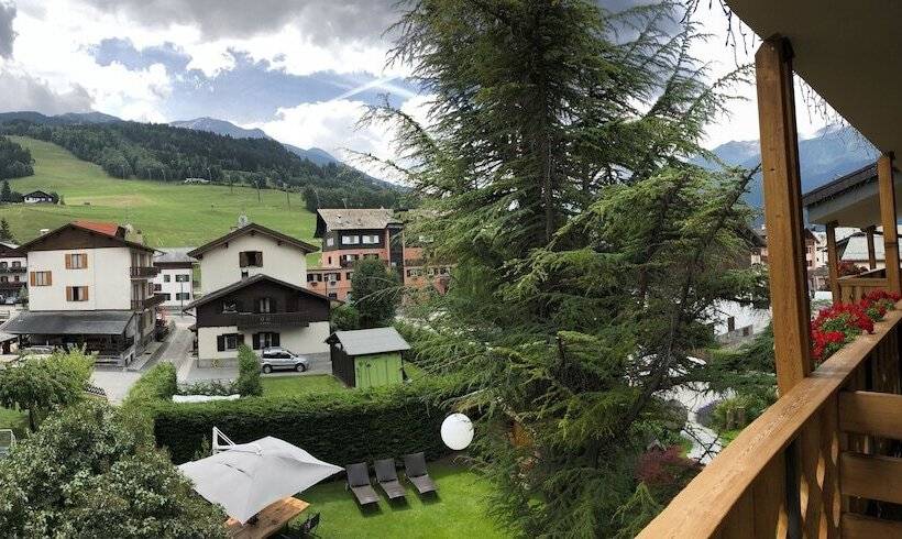 山の見えるスーペリアルーム, La Genzianella Bormio