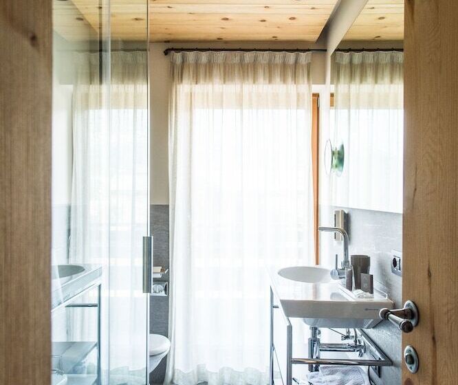 可观山景的小型套房, La Genzianella Bormio