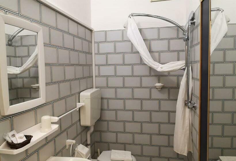 スタンダードルーム, Nives