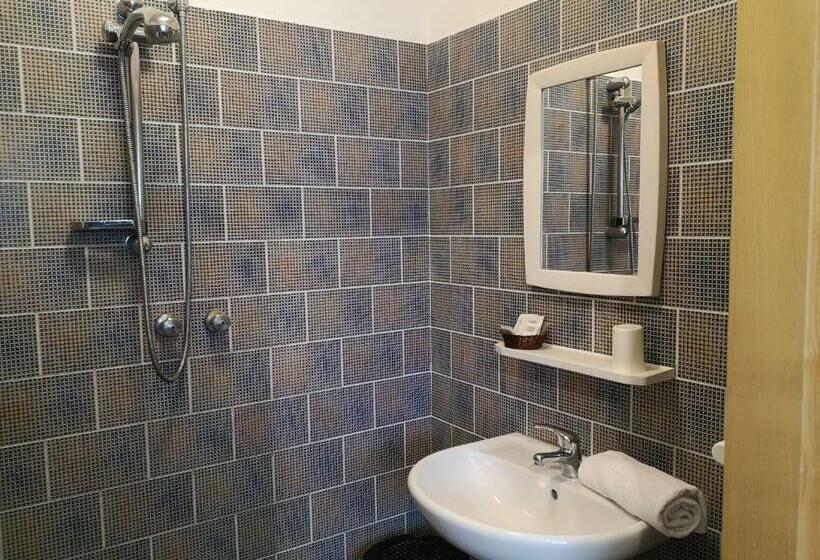 スタンダードルーム, Nives