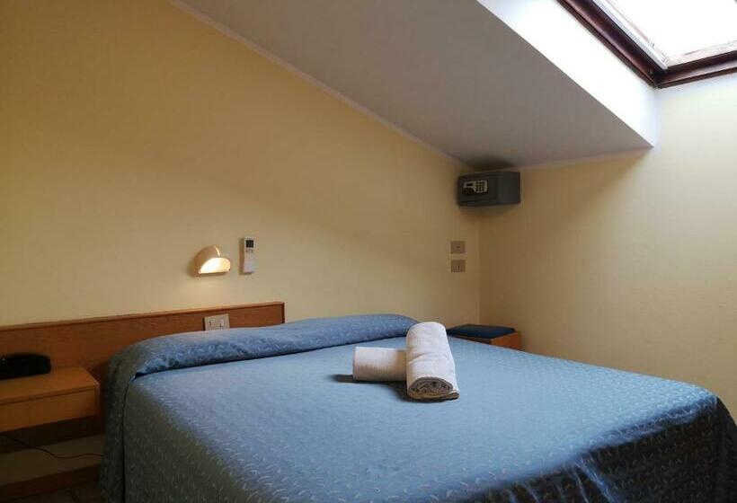 スタンダードシングルルーム, Nives