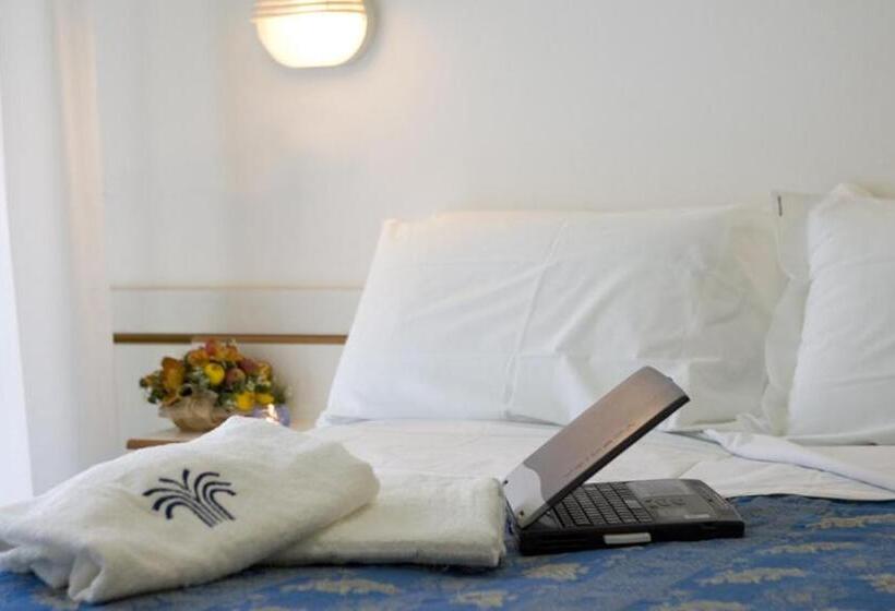 スタンダード4人部屋, Nives