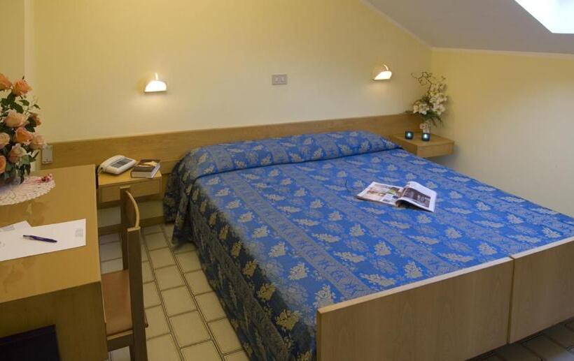 スタンダード4人部屋, Nives