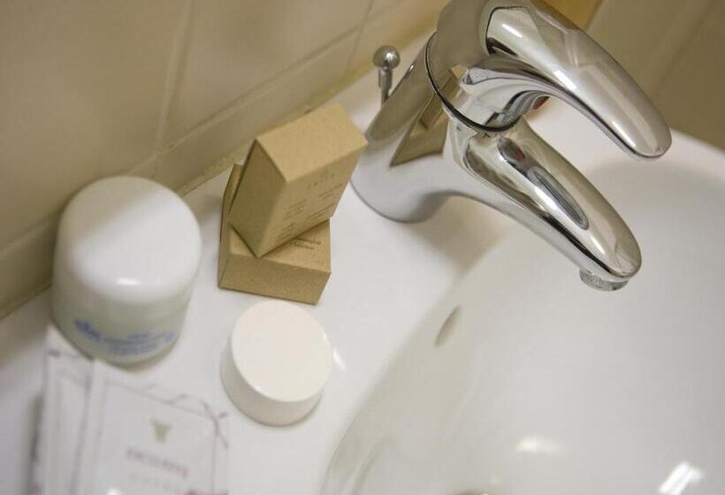 バルコニー付きスタンダードトリプルルーム, Nives