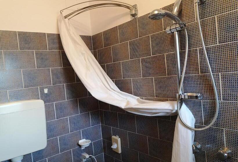 バルコニー付きスタンダードルーム, Nives