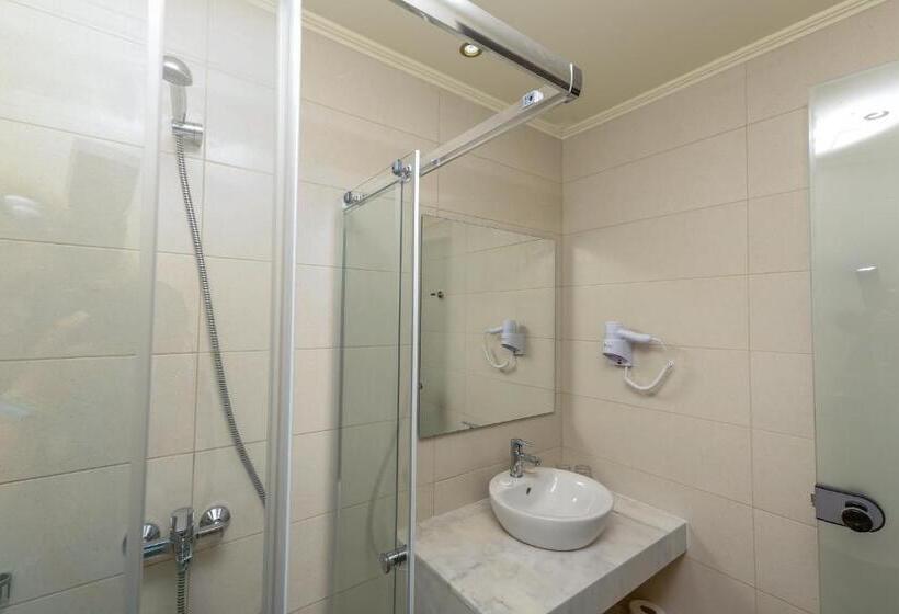 غرفة عائلية, Rodos Star