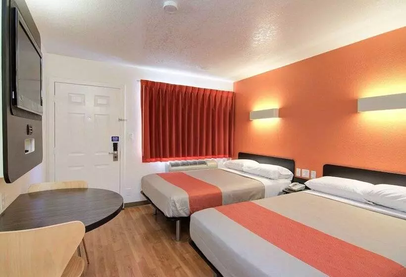 プレミアム４ベッドルーム, Motel 6 Old Town Scottsdale Fashion Square