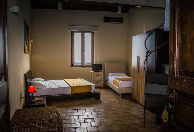 Номер Стандарт Трехместный, Relais Hotel Palazzo Castriota