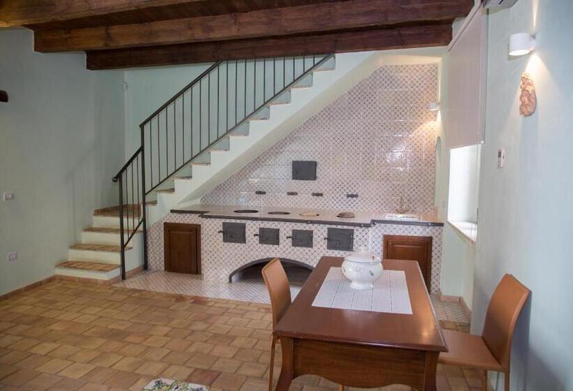 غرفة قياسية رباعية, Relais Hotel Palazzo Castriota