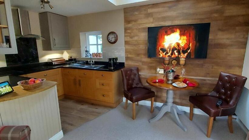 1 Yatak Odalı Delüks Daire, Glyn Isa Country House B&b And Self Catering Apartments