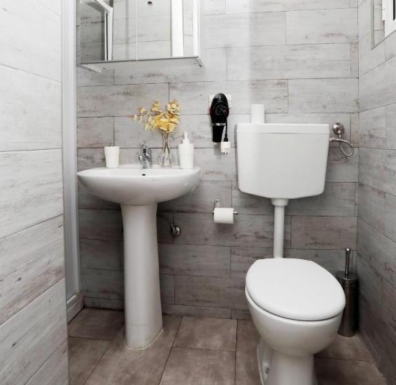 اتاق استاندارد سه نفره, Interno1 Bari Policlinico