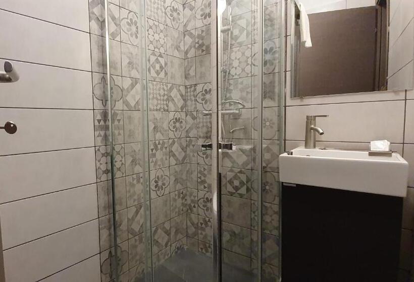 اتاق استاندارد سه نفره, Interno1 Bari Policlinico