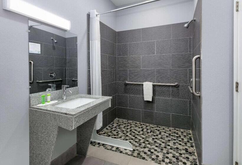 适合残疾人士使用的带超级大床的标准间, Days Inn By Wyndham Zachary La