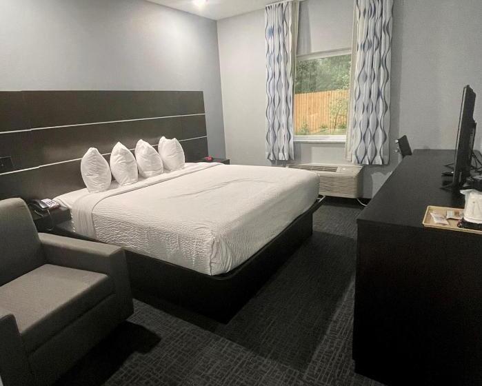 带大床的复式套间, Days Inn By Wyndham Zachary La