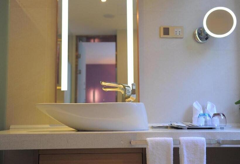 带大床的豪华间, Lavande Hotel Gulin Railway Station Shangzhi Alley