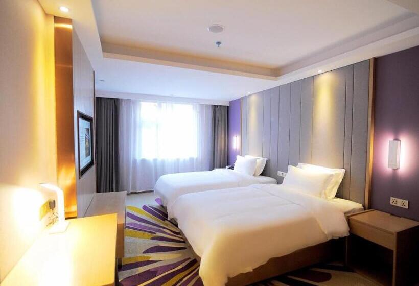 Семейный Номер, Lavande Hotel Gulin Railway Station Shangzhi Alley