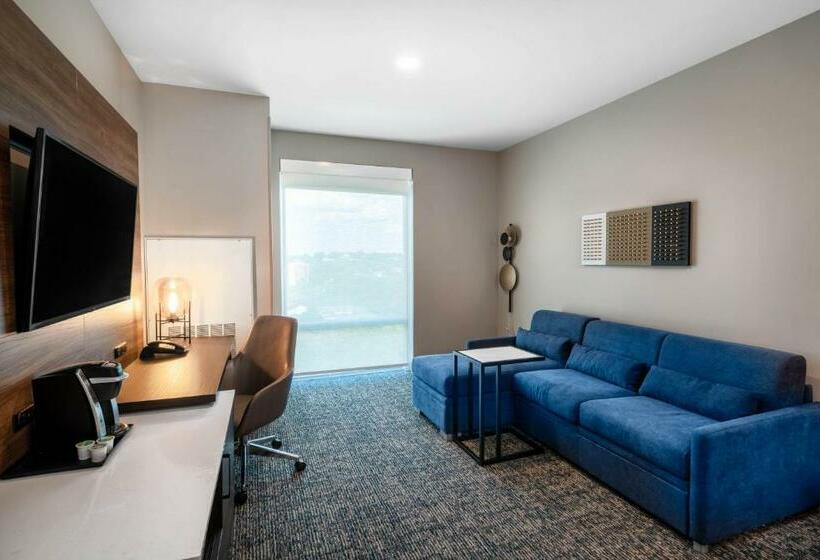 اتاق استاندارد با تخت بزرگ برای معلولان, La Quinta Inn & Suites By Wyndham Nashville Downtown Stadium