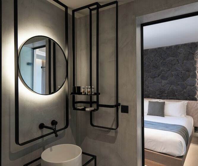 Suite Deluxe con Vistas, Apikia Santorini Adults Only