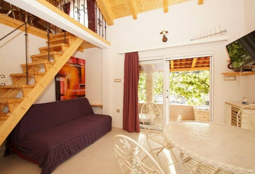 Дом 2 Спальни, Stone House Mia   Prihonja
