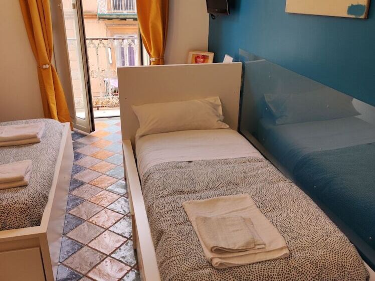 اتاق استاندارد سه نفره, Firenze32