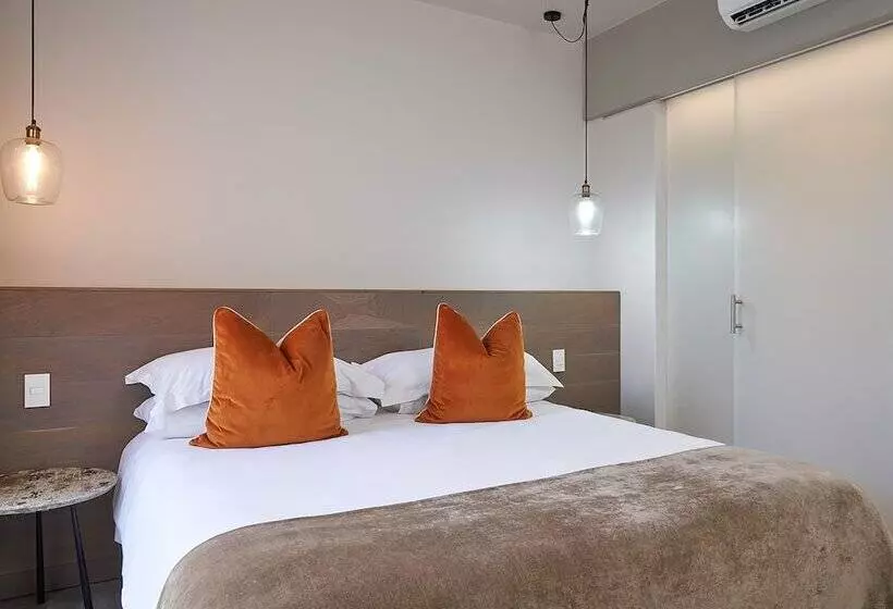 اتاق استاندارد, Aha The Rex