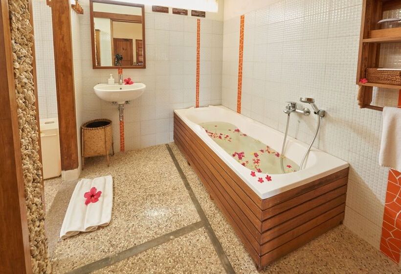 디럭스 룸 바다 전망, Cocotinos Manado