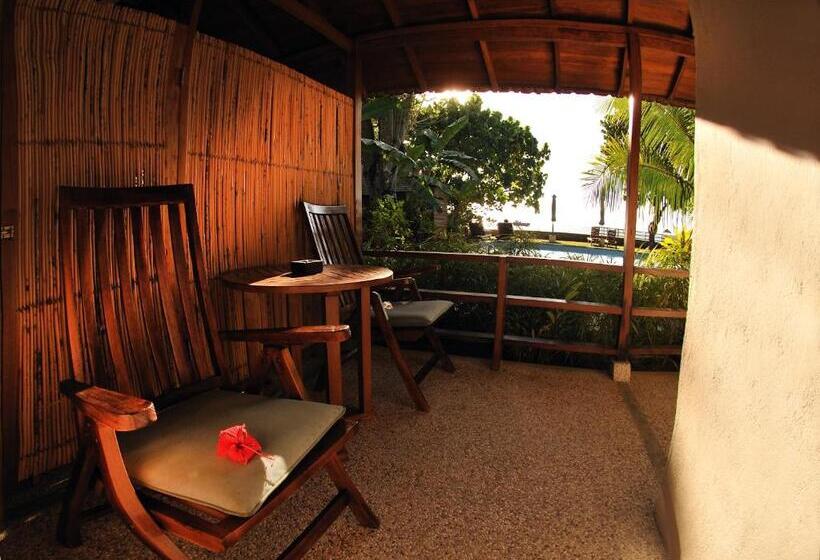 디럭스 룸 바다 전망, Cocotinos Manado