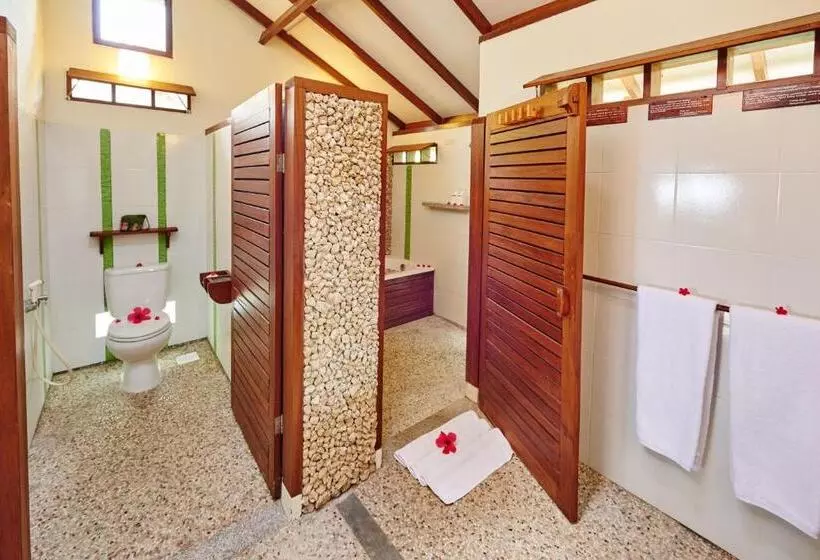 اتاق لوکس با چشم‌انداز دریا, Cocotinos Manado