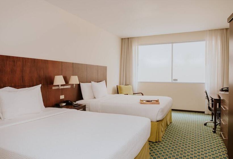 Номер Стандарт 2 Двуспальные Кровати, Courtyard By Marriott Guayaquil