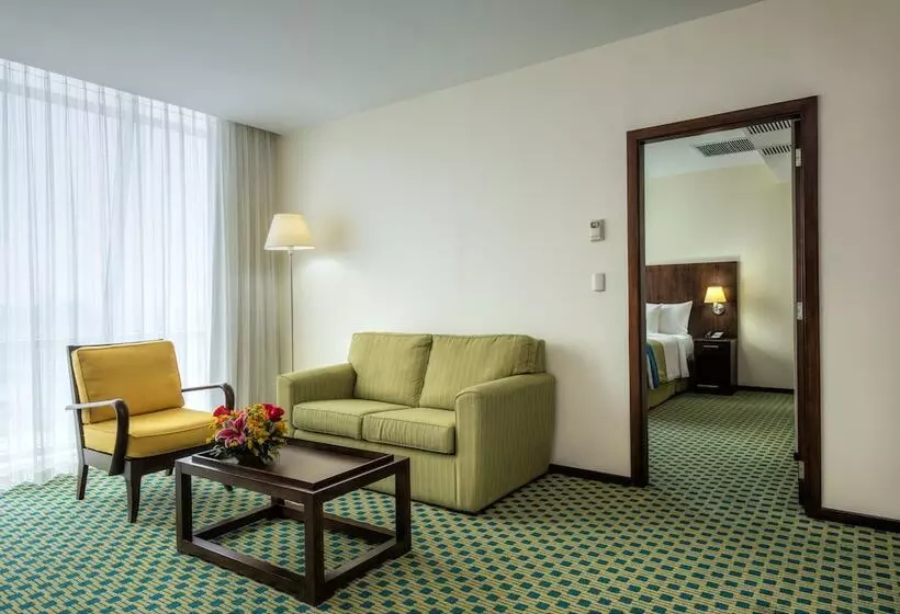 مجموعه ویستا شهر, Courtyard By Marriott Guayaquil