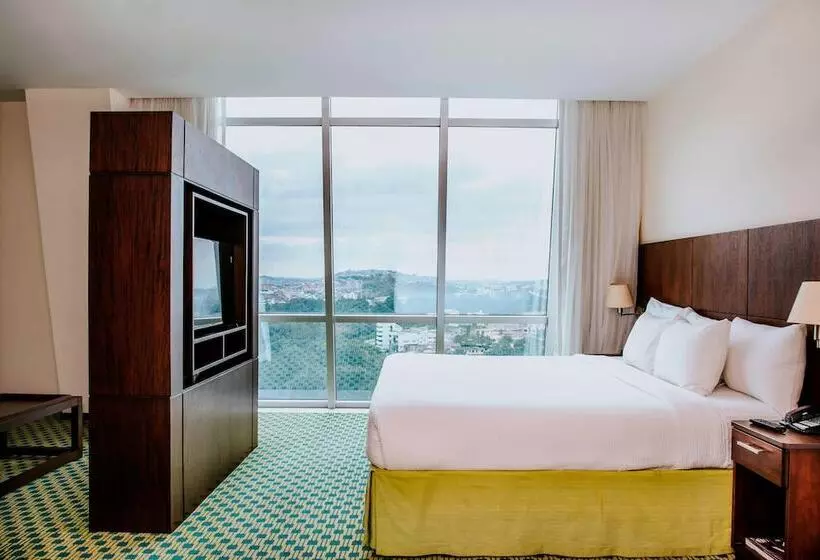 مجموعه ویستا شهر, Courtyard By Marriott Guayaquil