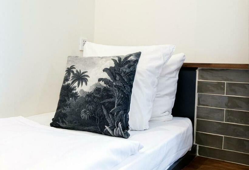 اتاق استاندارد سه نفره, Quentin Amsterdam