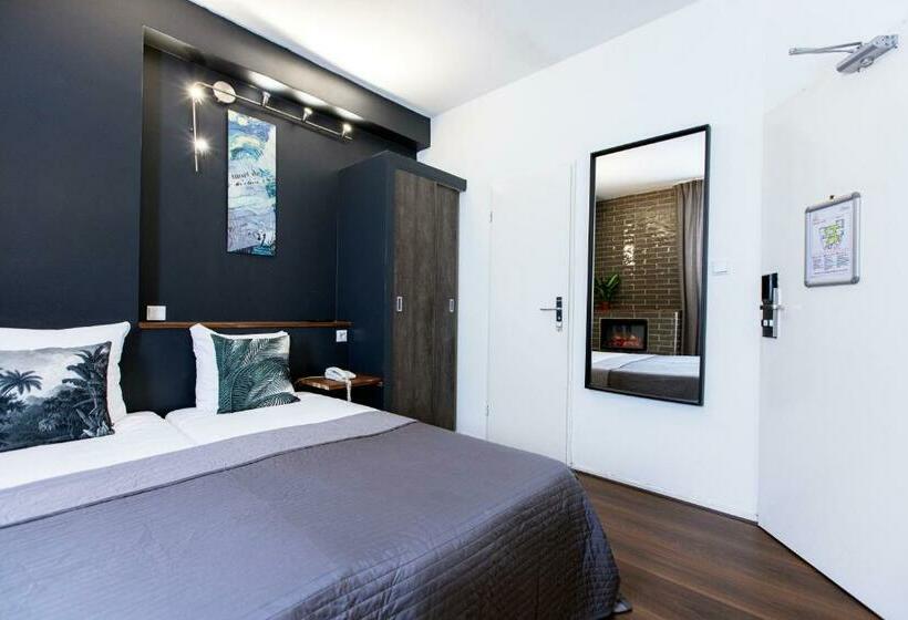 اتاق استاندارد سه نفره, Quentin Amsterdam