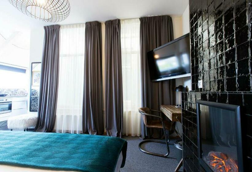 سوییت لوکس, Quentin Amsterdam