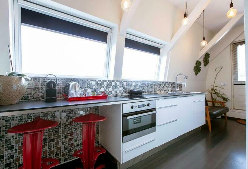 سوییت لوکس, Quentin Amsterdam