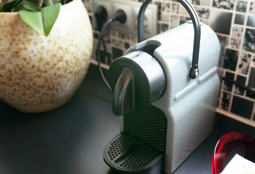 سوییت لوکس, Quentin Amsterdam