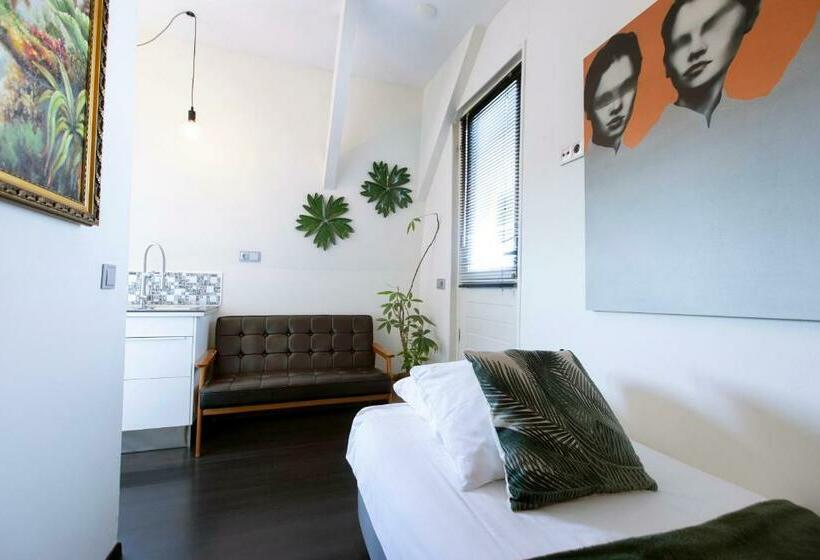 سوییت لوکس, Quentin Amsterdam