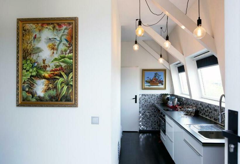 سوییت لوکس, Quentin Amsterdam