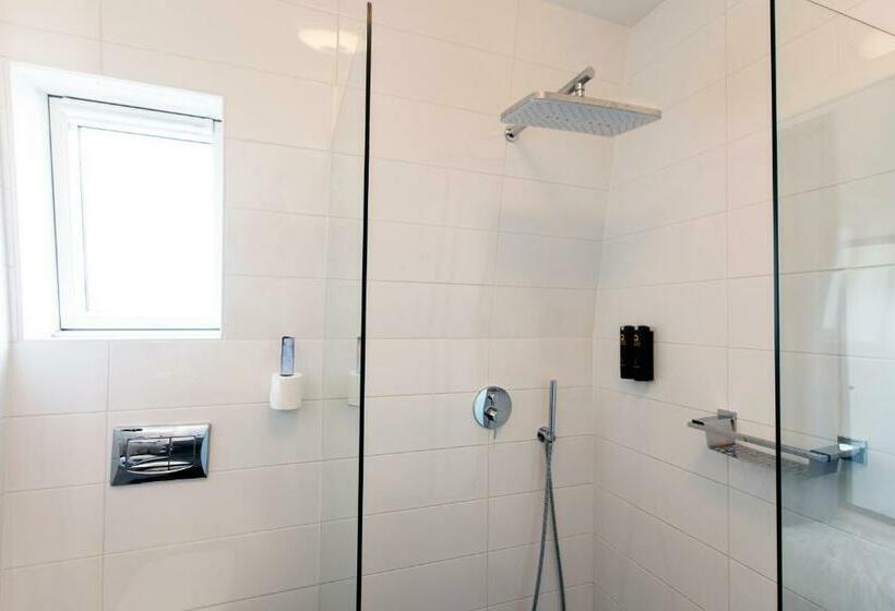 سوییت لوکس, Quentin Amsterdam