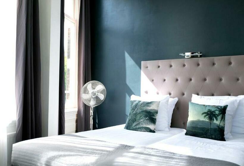 اتاق استاندارد سه تخته با چشم‌انداز, Quentin Amsterdam