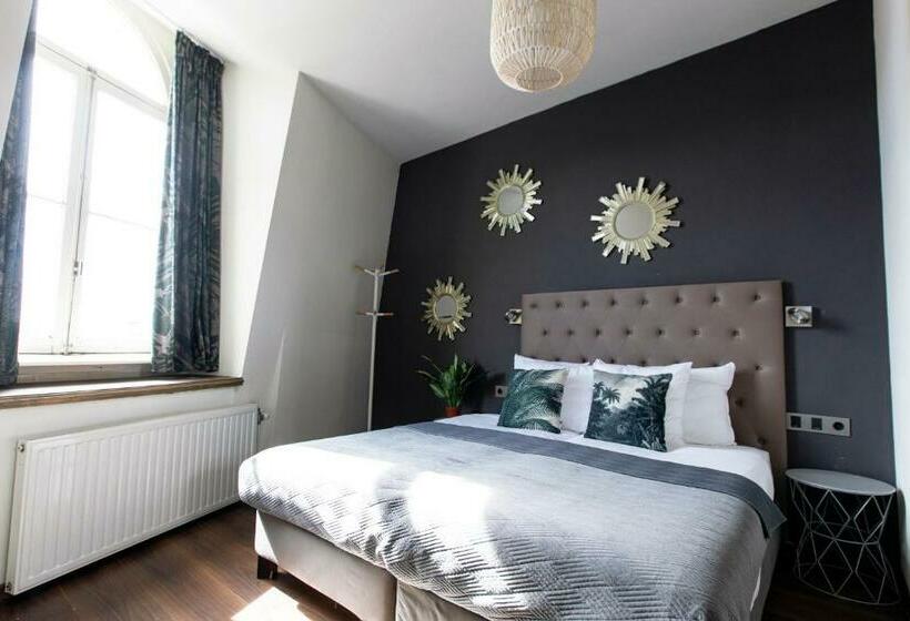 اتاق استاندارد سه تخته با چشم‌انداز, Quentin Amsterdam