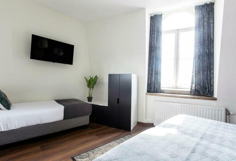 اتاق استاندارد سه تخته با چشم‌انداز, Quentin Amsterdam