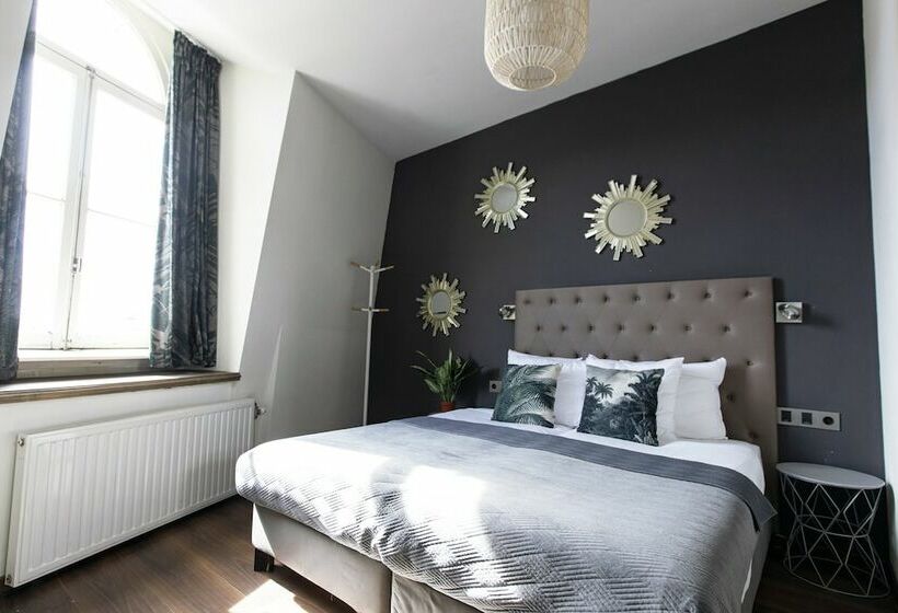 اتاق استاندارد سه تخته با چشم‌انداز, Quentin Amsterdam