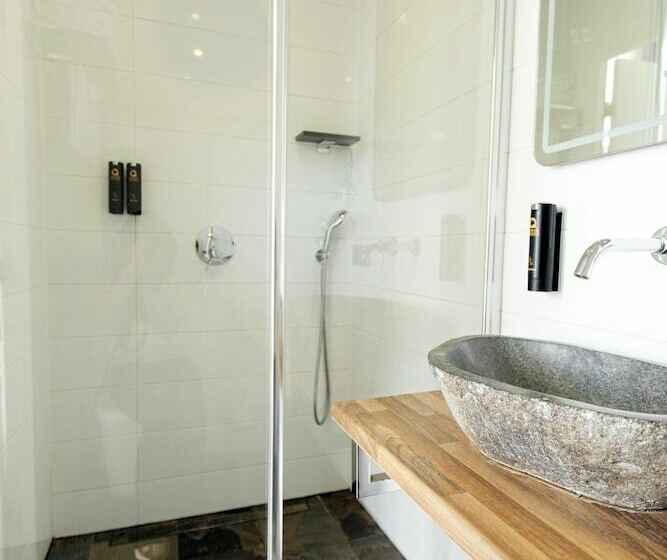 اتاق استاندارد سه تخته با چشم‌انداز, Quentin Amsterdam