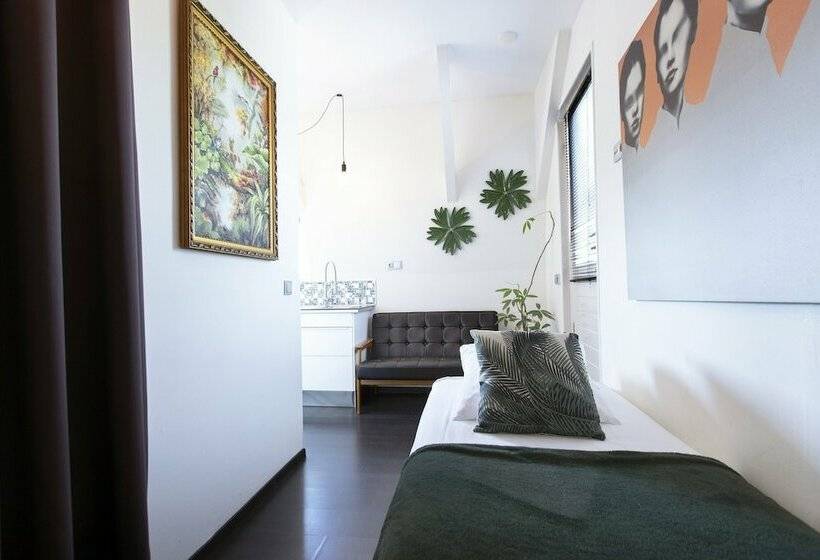 سوئیت دولوکس با چشم‌انداز, Quentin Amsterdam