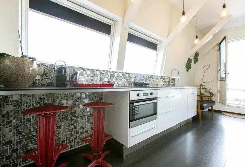 سوئیت دولوکس با چشم‌انداز, Quentin Amsterdam