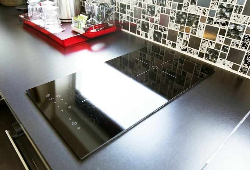 سوئیت دولوکس با چشم‌انداز, Quentin Amsterdam